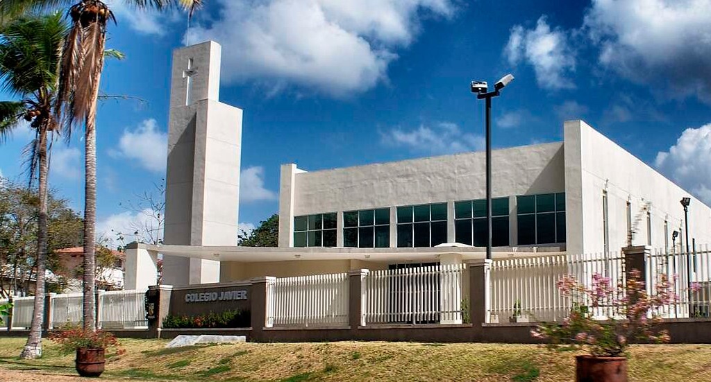 Image of the entrance to Colegio Javier
