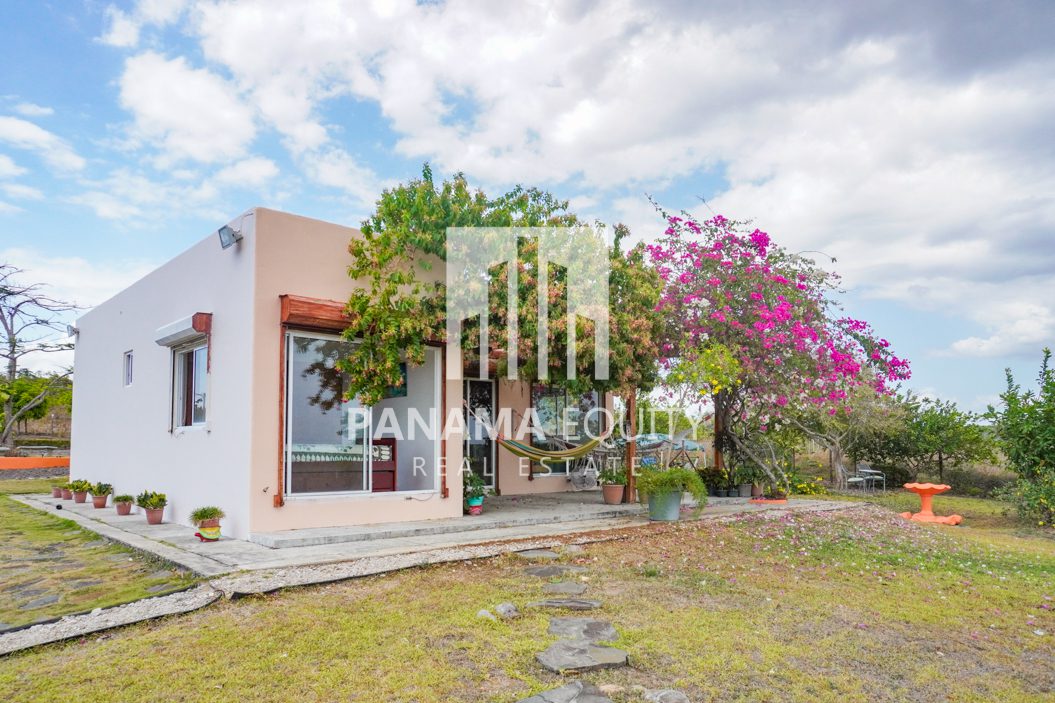 Aram´s house for sale in Rio Hato-3