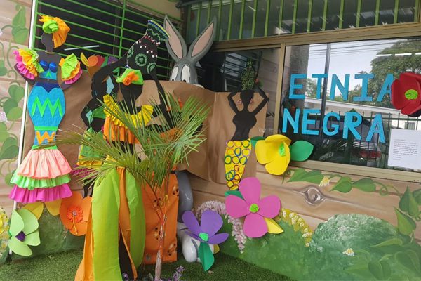 happy-kids-pre-school-holiday-decorations escuelas san francisco panamá