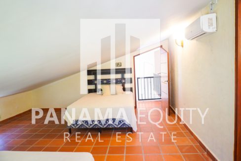 Three-Story house for Sale in El Valle-18