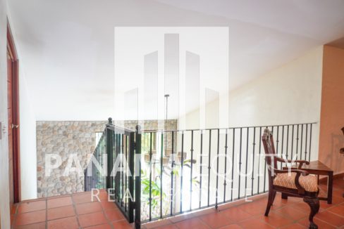 Three-Story house for Sale in El Valle-26