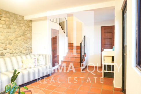 Three-Story house for Sale in El Valle-36