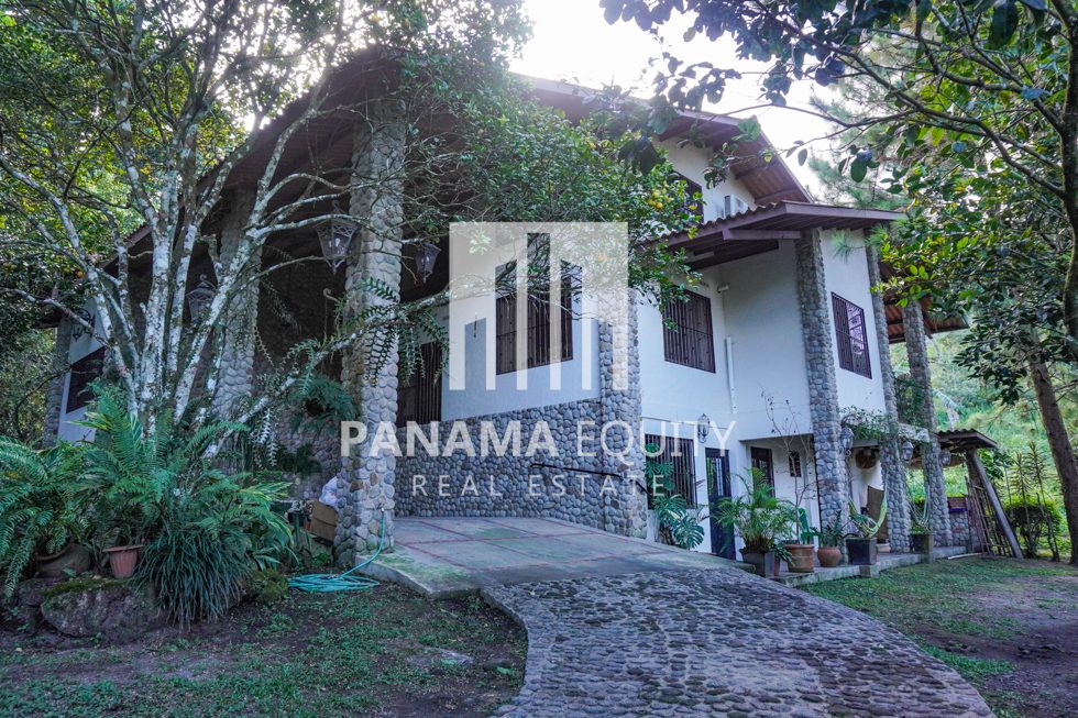 Three-Story house for Sale in El Valle-41