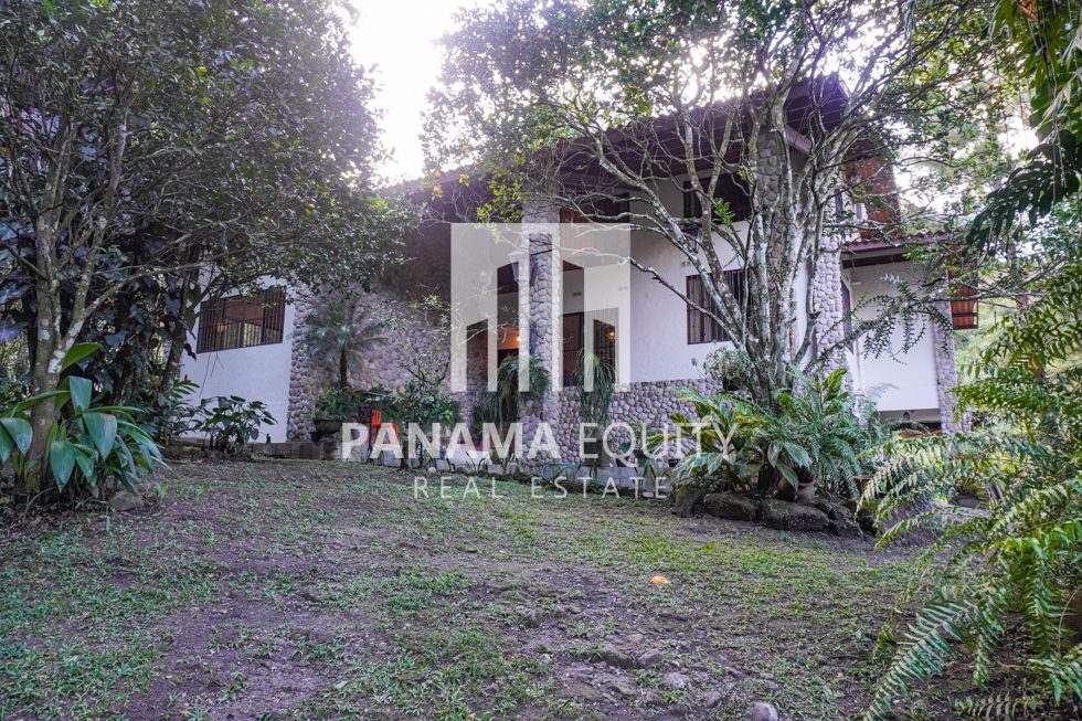 Three-Story house for Sale in El Valle-44