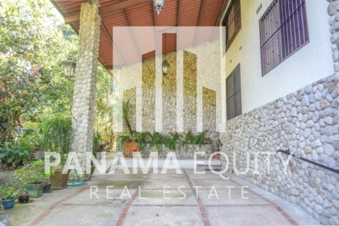 Three-Story house for Sale in El Valle