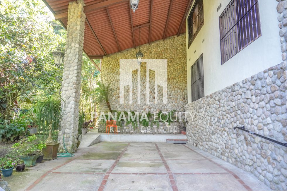 Three-Story house for Sale in El Valle