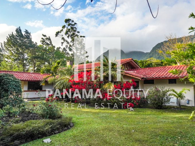 Clarks House For Sale in El Valle