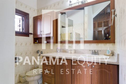 Two-Story Home for sale in San Francisco Panama (22)