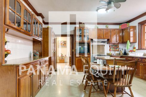 Two-Story Home for sale in San Francisco Panama (6)