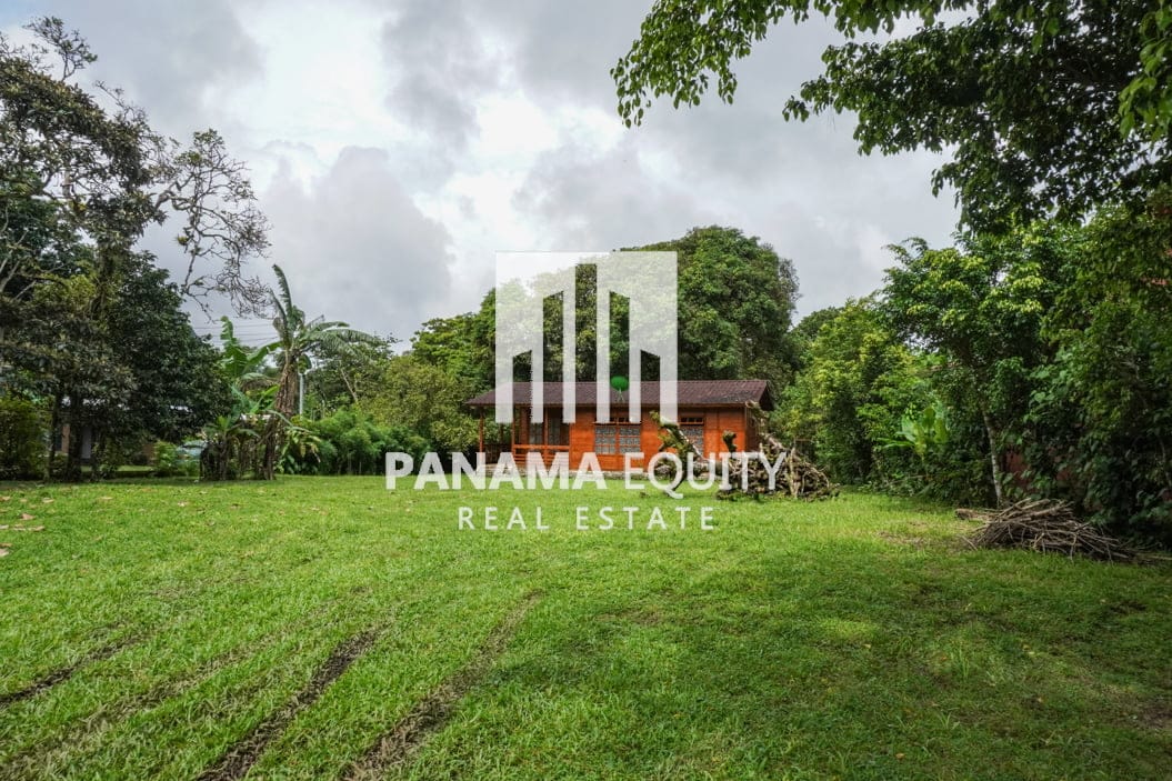 Wooden House For Sale in El Valle