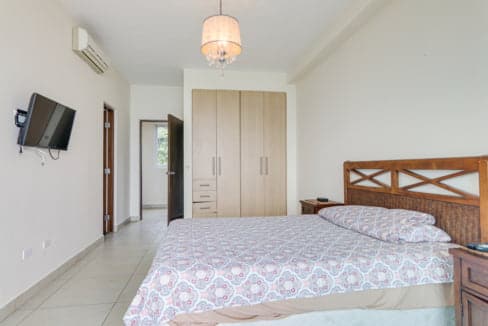 Three bedrooms fully furnished apartment for sale in Causeway Amador