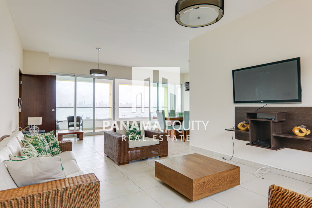 Three bedrooms fully furnished apartment for sale in Causeway Amador(6)