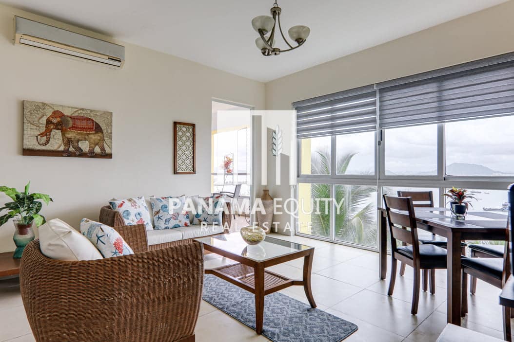 Two bedrooms fully furnished apartment for sale in Causeway Amador(3)