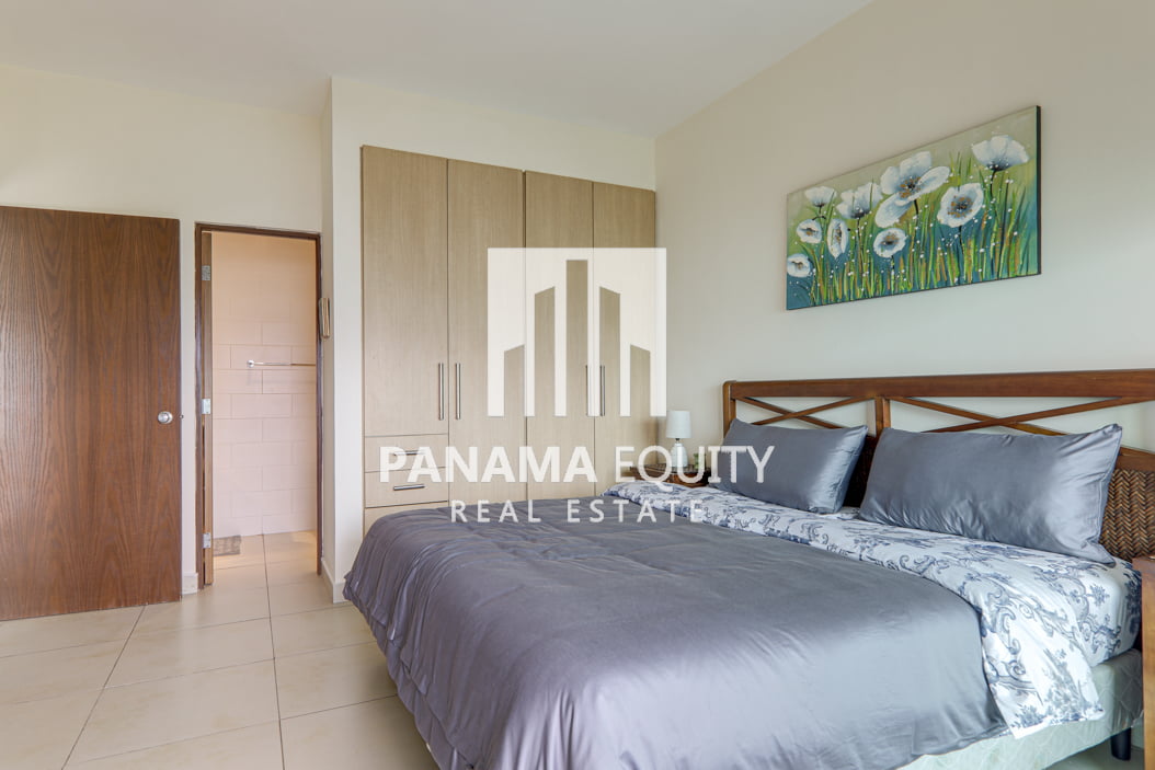 Two bedrooms fully furnished apartment for sale in Causeway Amador(9)