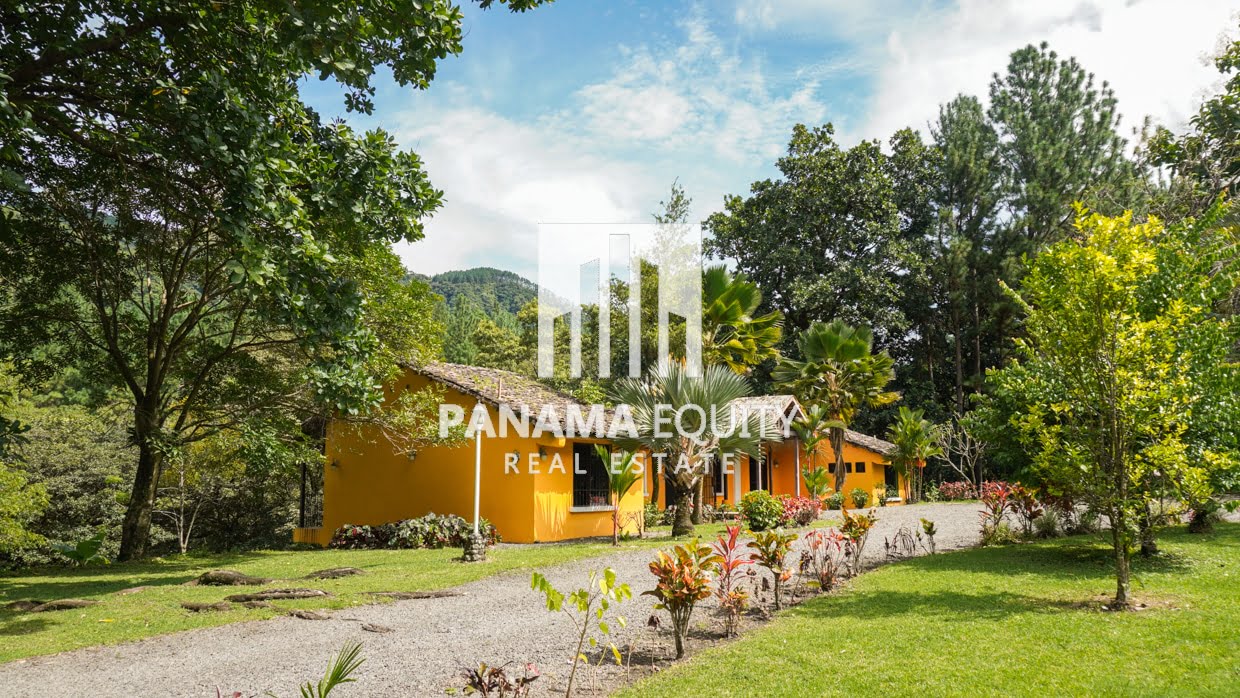 Laurel hacienda For Sale in Altos del Maria-2