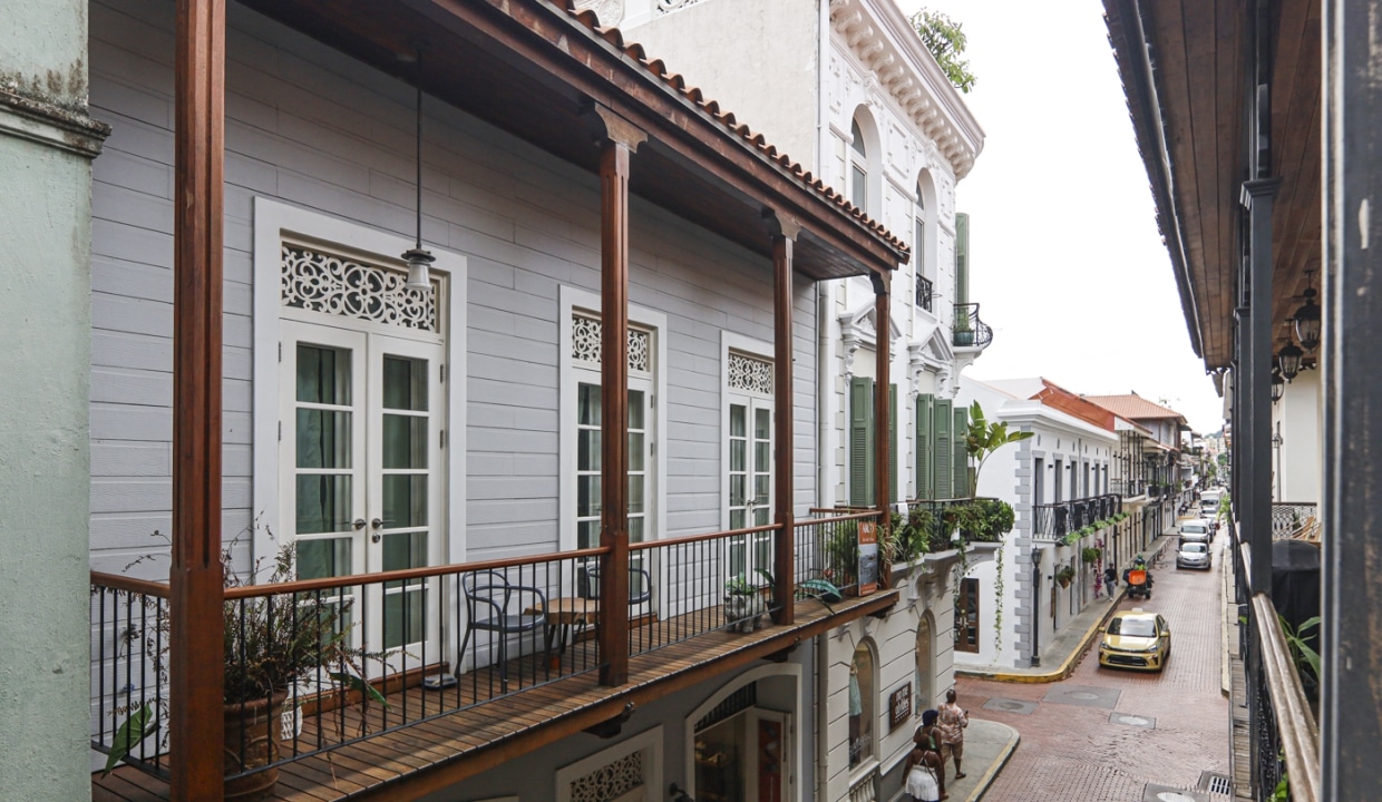 Cuatro Casas Casco Viejo Panama condo for rent