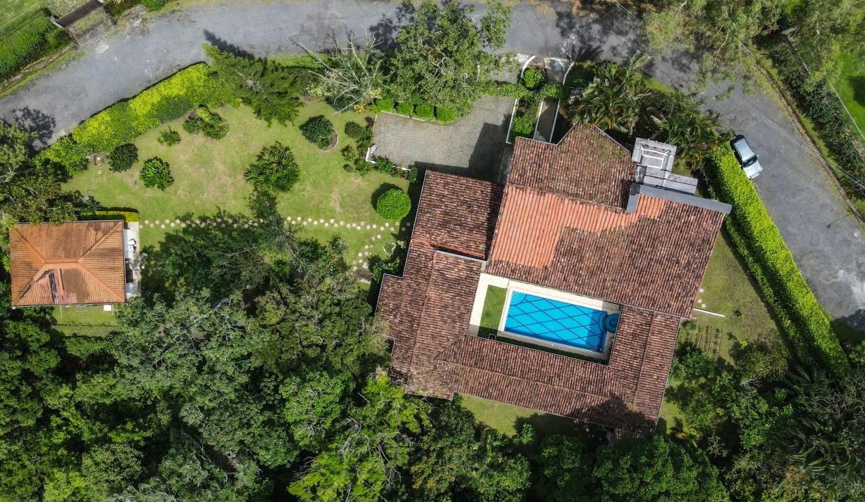 Drone-Two-Story-single-family-home-for-sale-in-El-Valle-de-Anton-2-2-scaled