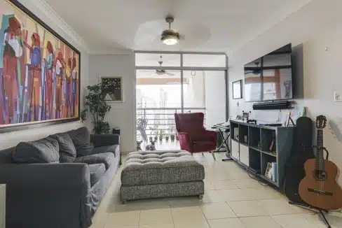 Cozy 3-bedroom apartment for sale in El Cangrejo Panama (1)