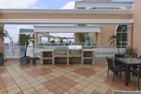 Oceanfront Condo_ One-Bedroom Condo with Floor-to-Ceiling Views in Avenida Balboa, Panama City(14)