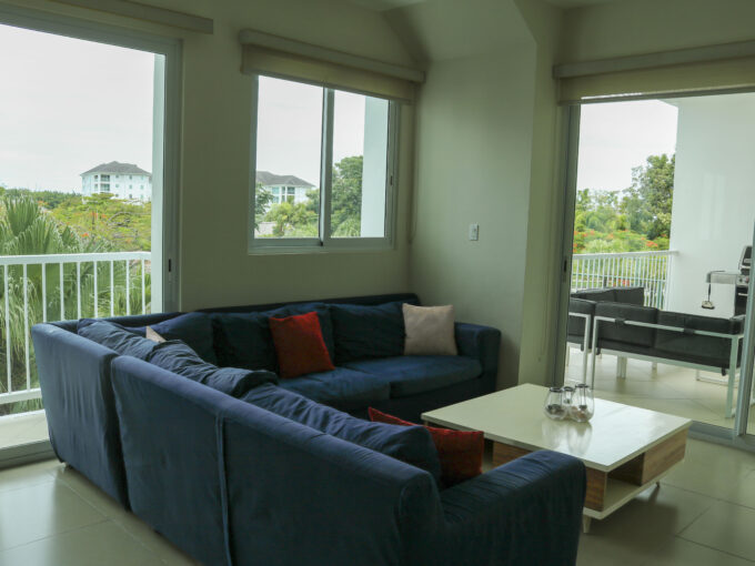 Image of living area with a couch and table at Cocoli