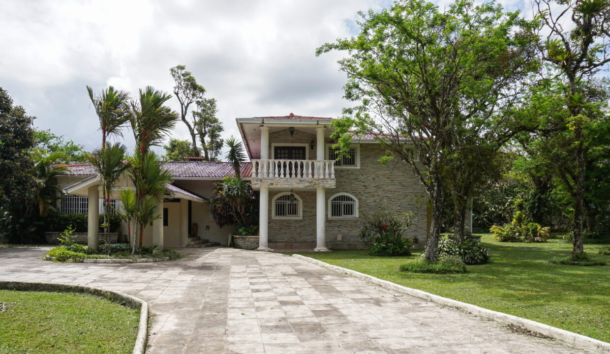 Main Street Fixer-Upper for Sale in El Valle