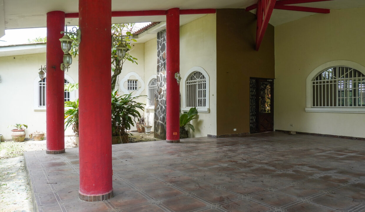 Main Street Fixer-Upper for Sale in El Valle