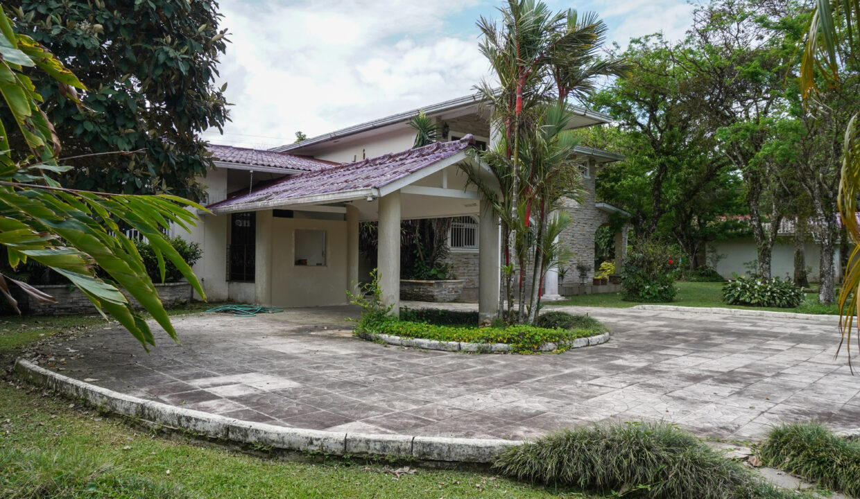 Main Street Fixer-Upper for Sale in El Valle