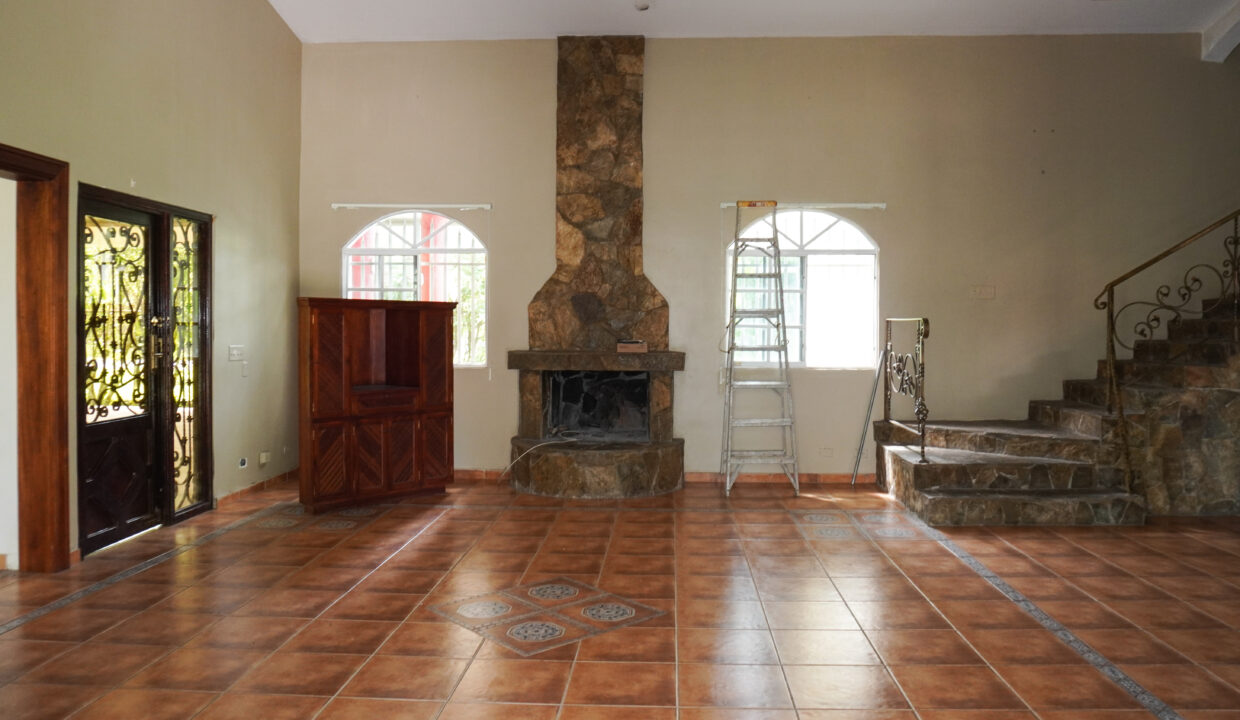 Main Street Fixer-Upper for Sale in El Valle