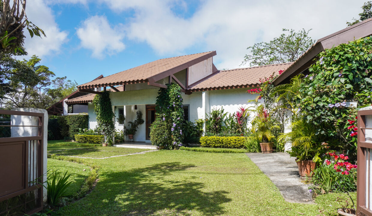 Three Bedroom Home for Sale in El Valle