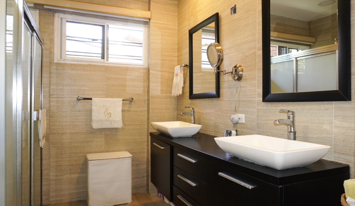 Three Bedroom Home for Sale in El Valle