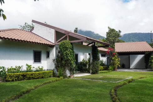 Three-bedroom single-family home for sale in El Valle