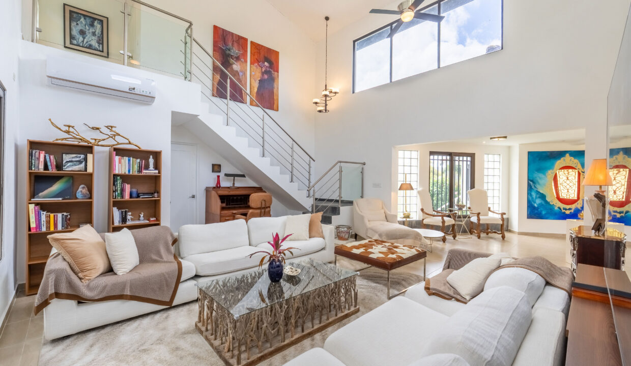 Two-story house for sale in el valle