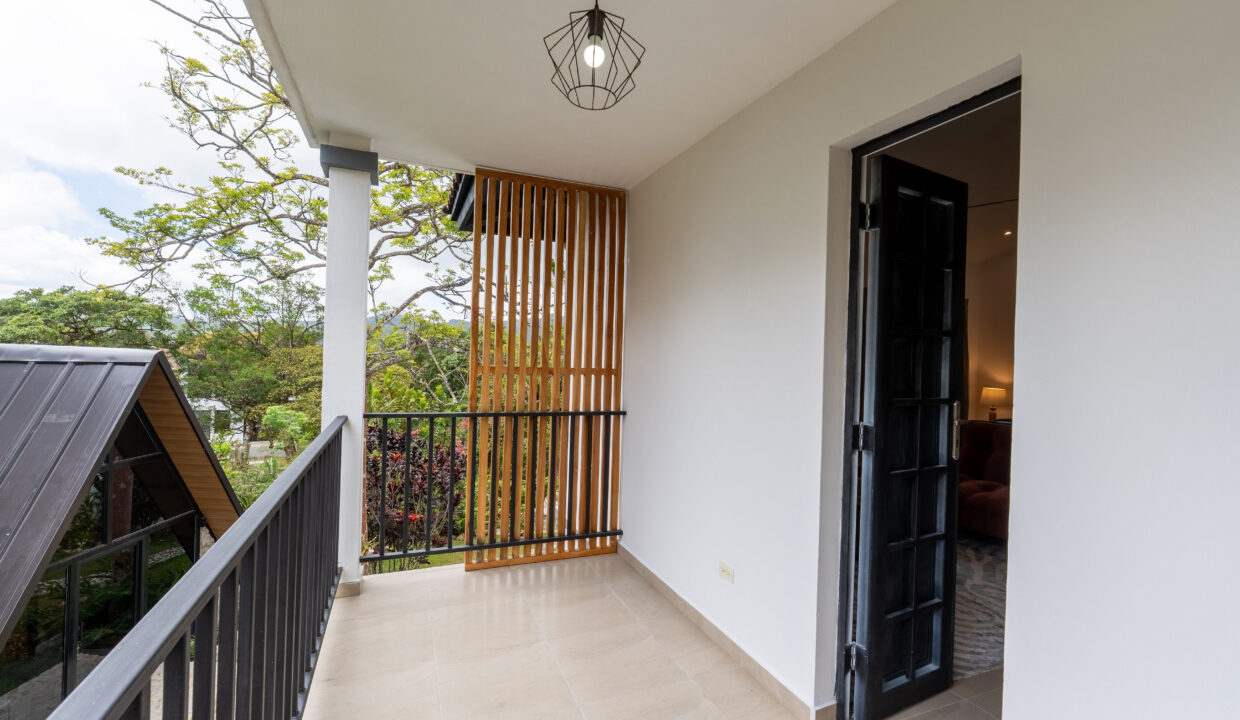 Two-story house for sale in el valle