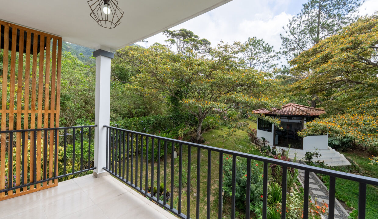 Two-story house for sale in el valle