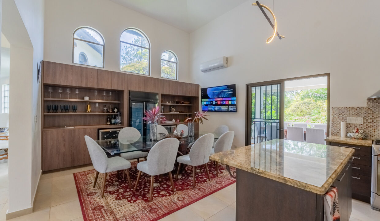 Two-story house for sale in el valle