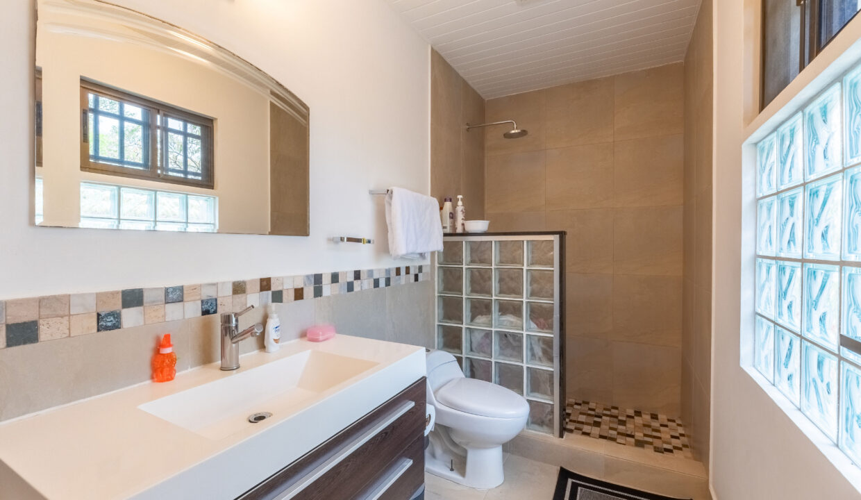 Two-story house for sale in el valle