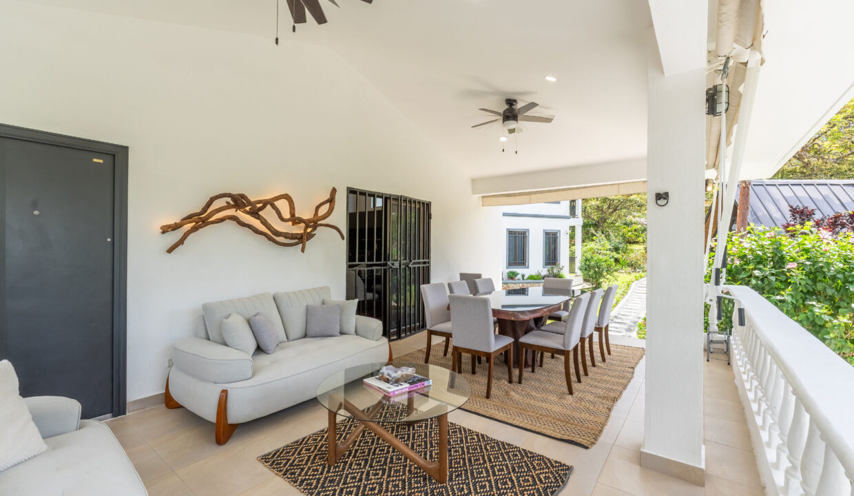 Two-story house for sale in el valle