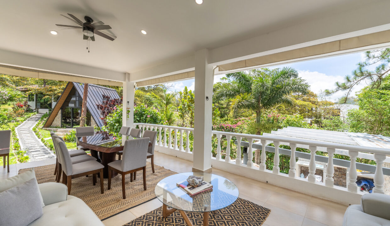 Two-story house for sale in el valle