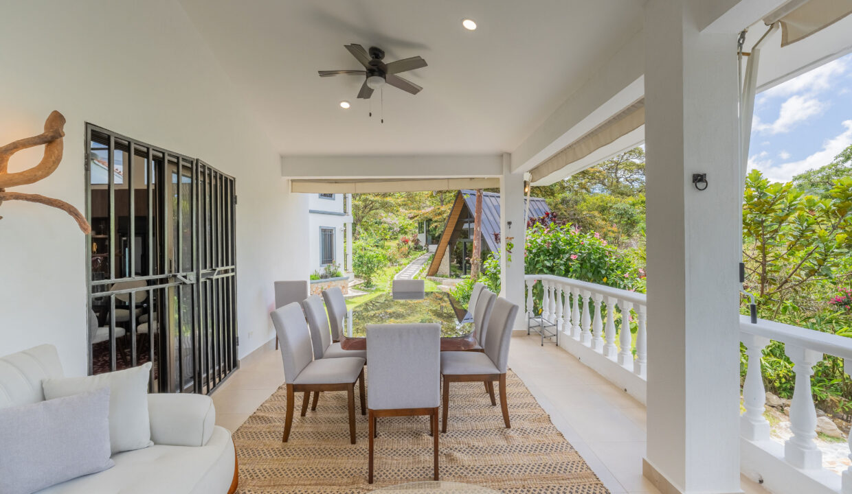 Two-story house for sale in el valle