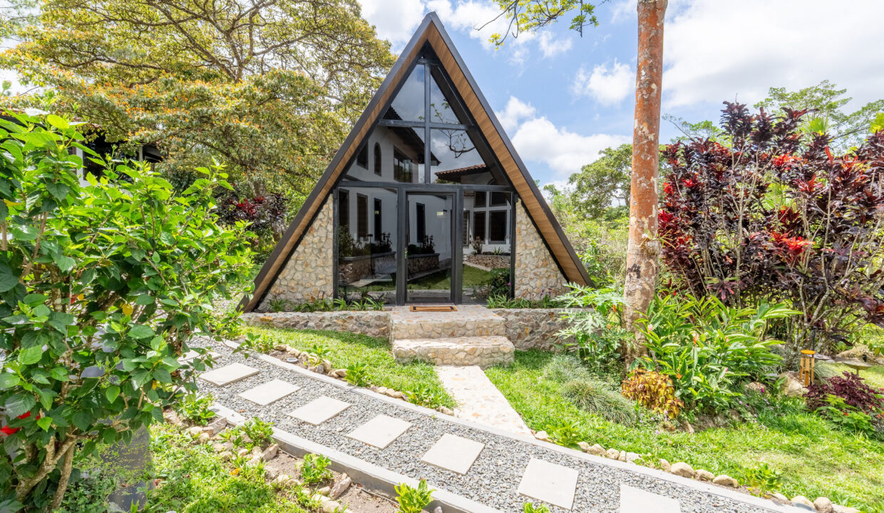 Two-story house for sale in el valle