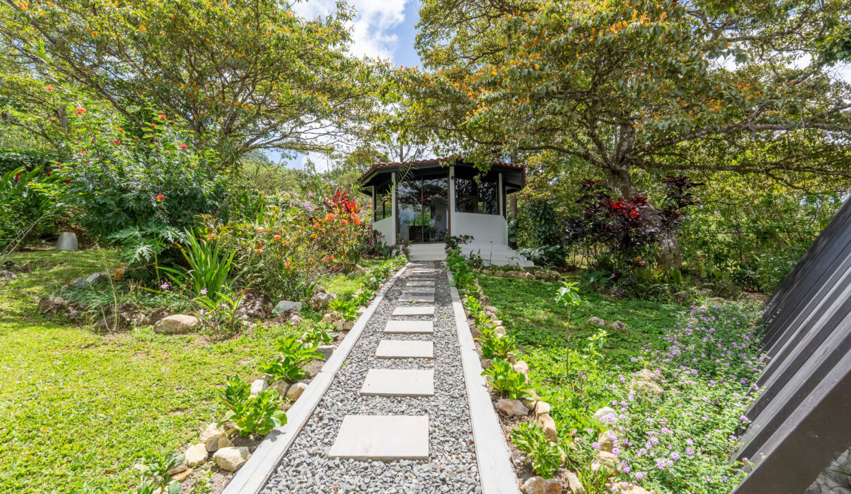 Two-story house for sale in el valle