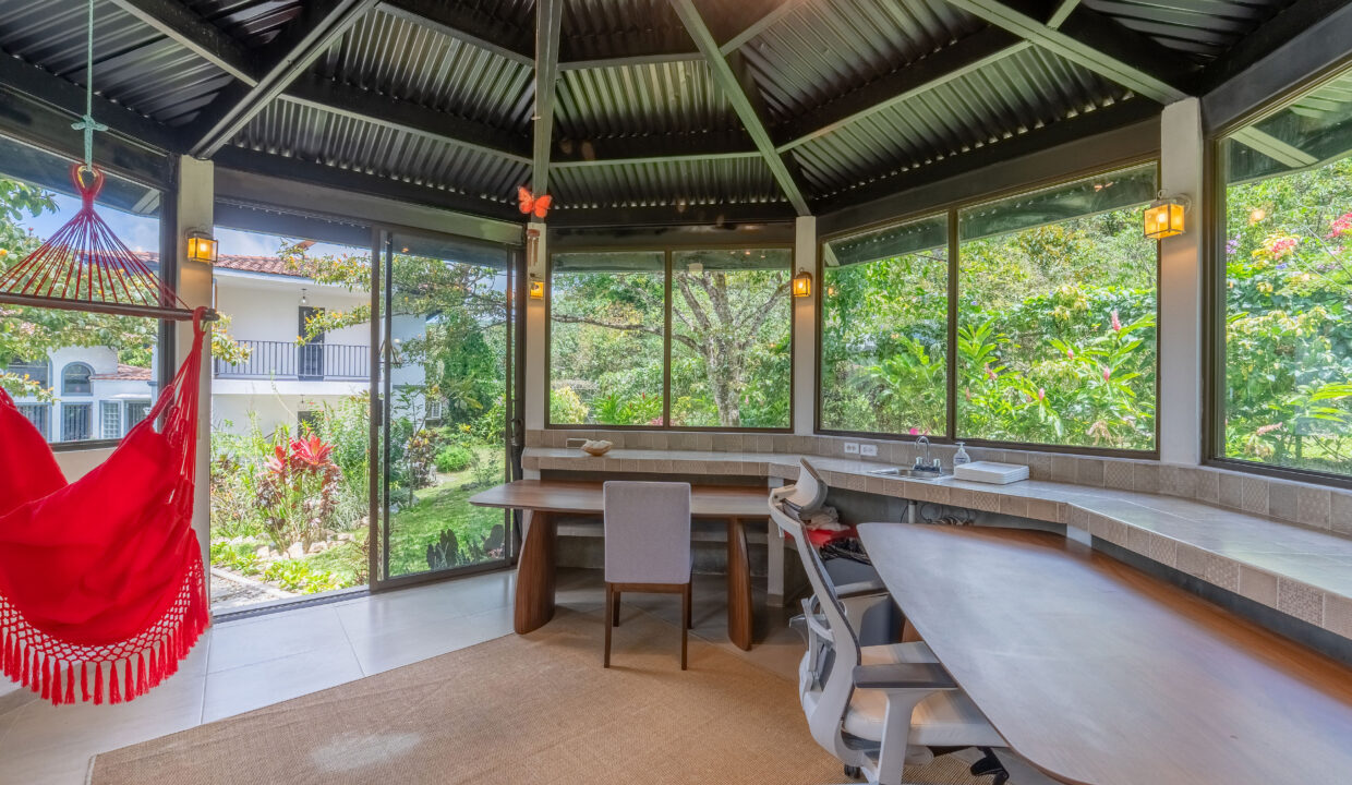 Two-story house for sale in el valle