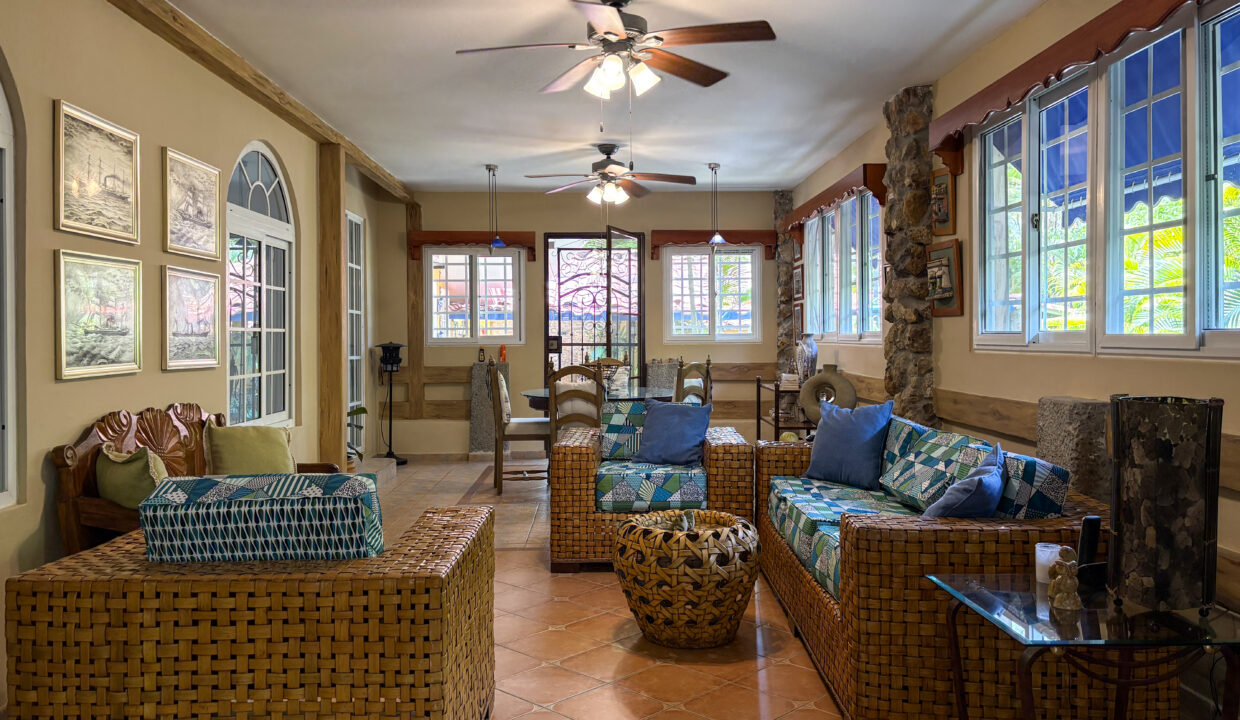 Large Family home For sale in Coronado Golf-19