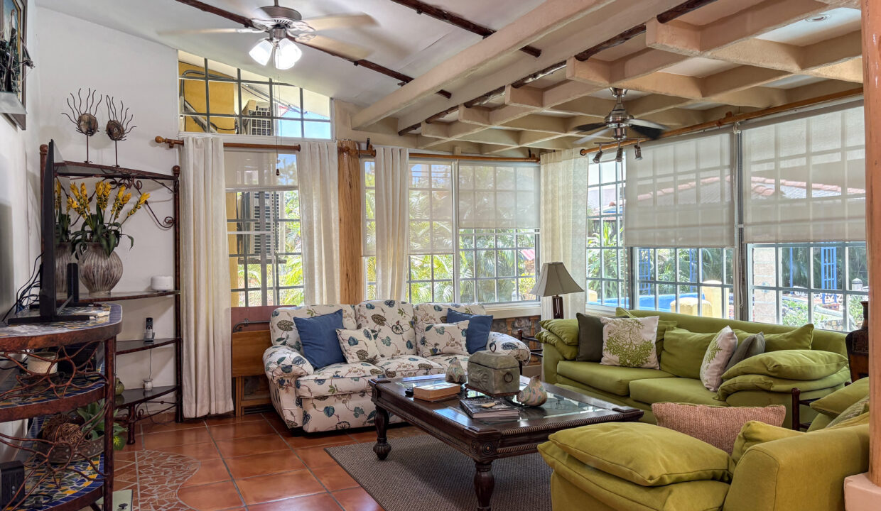 Large Family home For sale in Coronado Golf-20