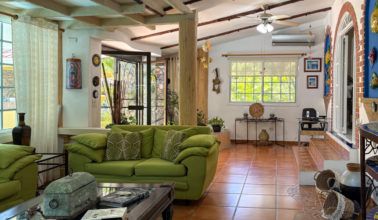 Large Family home For sale in Coronado Golf-21