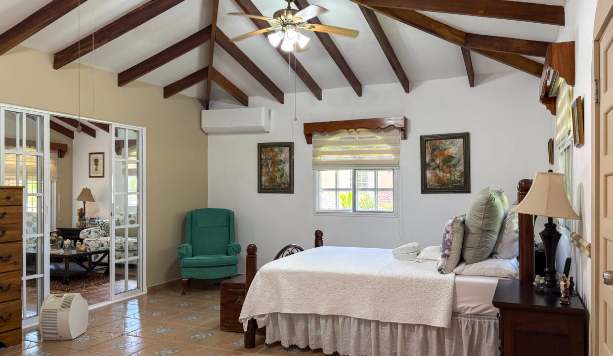 Large Family home For sale in Coronado Golf-23