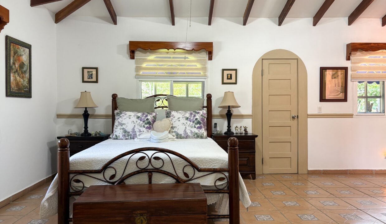 Large Family home For sale in Coronado Golf-24