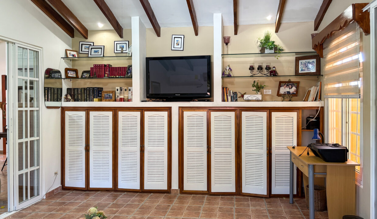 Large Family home For sale in Coronado Golf-25