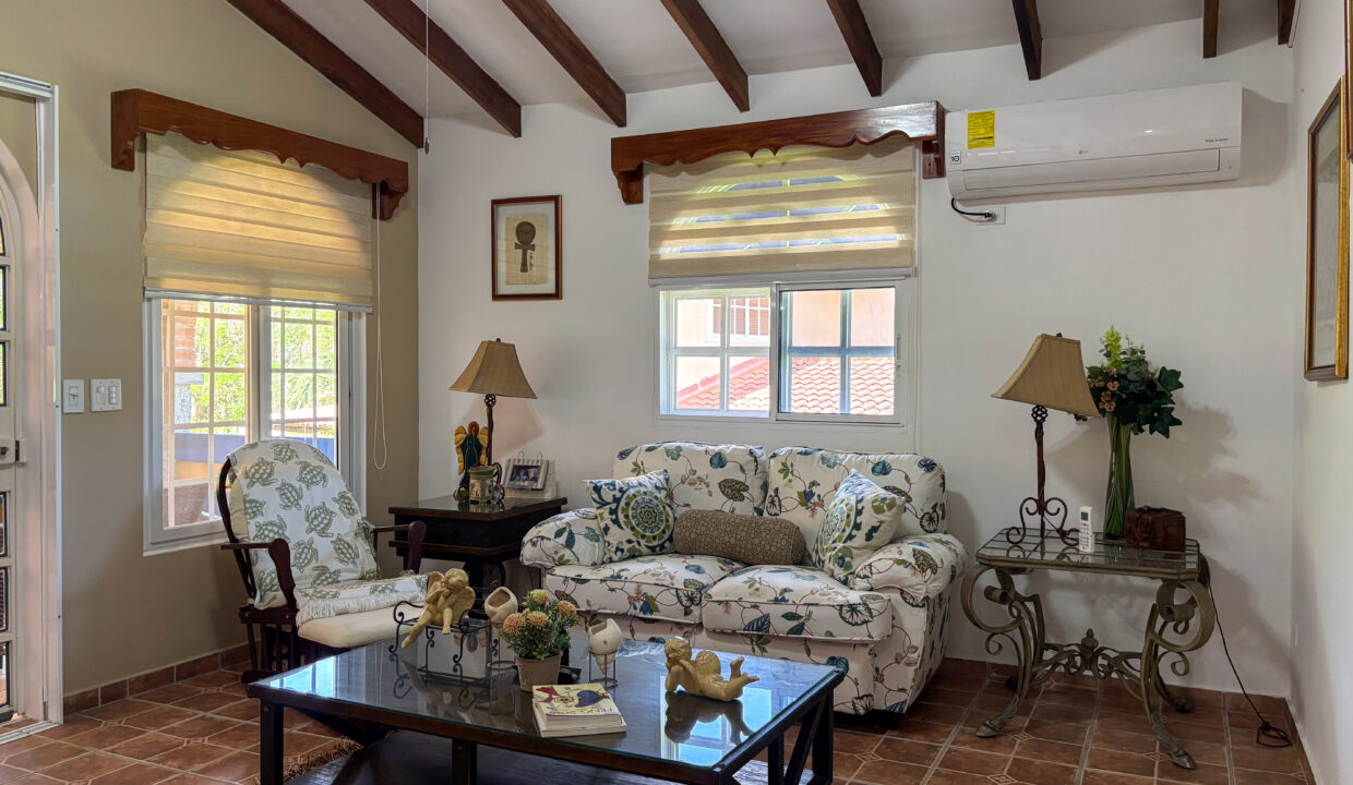 Large Family home For sale in Coronado Golf-29