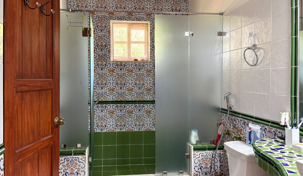 Large Family home For sale in Coronado Golf-30